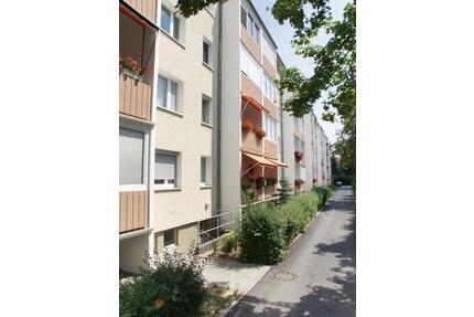3-Raum-Wohnung mit Balkon - 390,00&nbsp;EUR Kaltmiete, ca.&nbsp; 60,02&nbsp;m&sup2; in Riesa (PLZ: 01589)