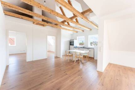 Tolle bezugsfreie 3,5-Zimmer-Wohnung mit Dachterrasse in Wilhermsdorf