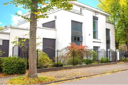Haus zum Kaufen in Düsseldorf 2.695.000,00 € 698 m²