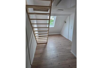 3 Zimmer Wohnung DG - 700,00&nbsp;EUR Kaltmiete, ca.&nbsp; 90,00&nbsp;m&sup2; in Albstadt (PLZ: 72461) Gemarkung Onstmettingen