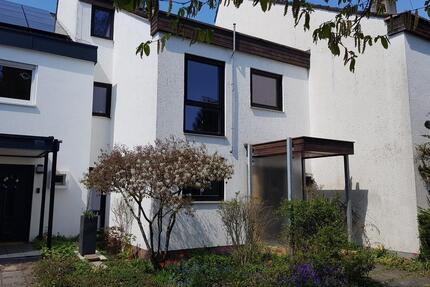 NEUKEFERLOH - RMH - 5 Zimmer + Hobbyraum ca. 20,3 m² + Garage - Grasbrunn