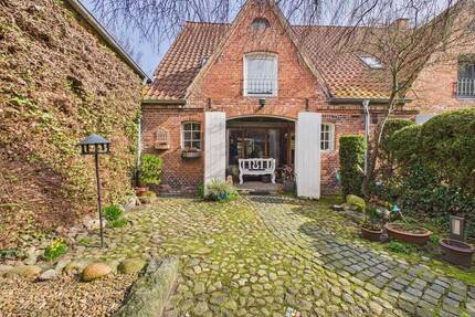 Charmante Doppelhaushälfte - saniert, 3 Zimmer, ca. 110 m² Wohnkomfort in historischem Ambiente - Husum