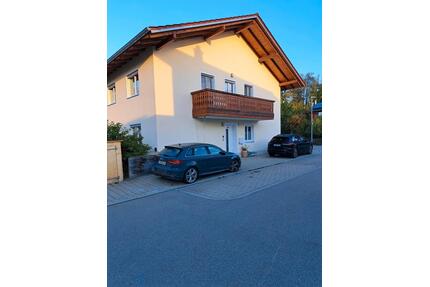 Neuwertige 3 Zimmerwohnung - 800,00&nbsp;EUR Kaltmiete, ca.&nbsp; 86,00&nbsp;m&sup2; in Velden (PLZ: 84149)