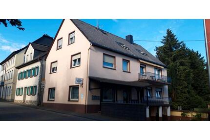 Mehrfamilienhaus zu Verkaufen in Bausendorf