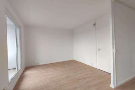 Wohnung zum Mieten in Halle 450,00 € 59 m²