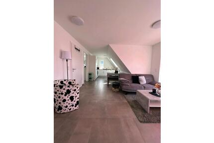 Moderne, neuwertige 2-Zimmer-Dachgeschoss-Wohnung mit Balkon - Borken