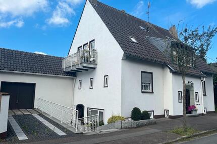 Kleve-Kellen: 6-Zim.-Wohnung (erweiterbar im Souterrain) mit Terrasse u. Garten, Garage