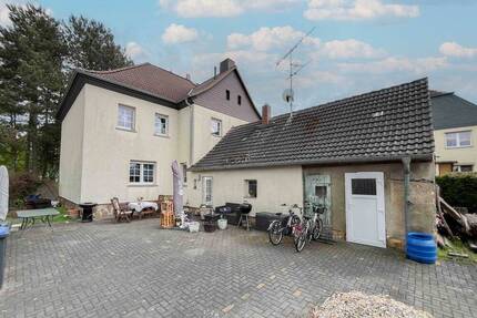 Willkommen zuhause: Gepflegte Doppelhaushälfte inkl. Schuppen in Sandersdorf-Brehna