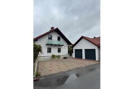 Haus mit Doppelgarage und Garten - Landau an der Isar