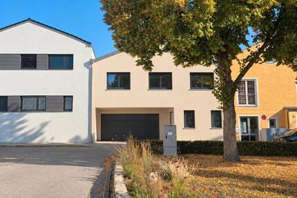 Erstbezug in Buxheim: 5 Zimmer, Terrasse und Doppelgarage