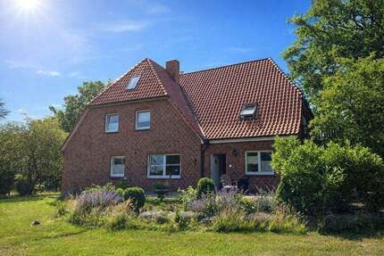 Modernisiertes Einfamilienhaus mit sonnigem Grundstück - Garlstorf