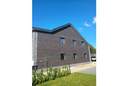 Exklusive 3-Zimmer-Neubauwohnung im Dachgeschoss - Ruhiges 6-Familienhaus in guter Lage von Brake