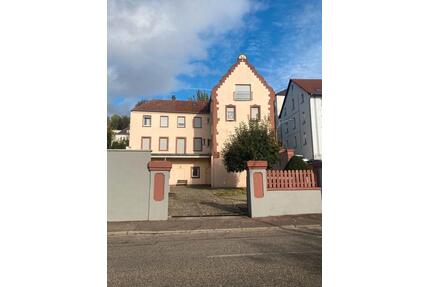 Freistehendes Mehrfamilien Sandsteinhaus - Pirmasens