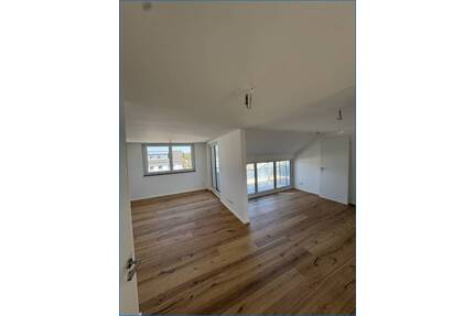 Attraktive 3 Zimmer Dachgeschoss Wohnung mit Terrasse in Radolfzell - bezugsfrei KFW 55 ! - Radolfzell am Bodensee
