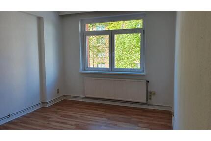 Nähe Lübeck-Hbf, 2 ½-Zi.Wohnung zu verm., neu renoviert, Balkon