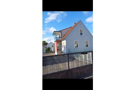 Charmantes Einfamilienwohnhaus mit Garage, Nebengeb. und Garten - Eisenberg (Pfalz)