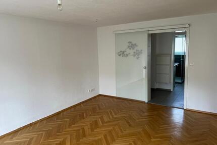 3-Zimmer Wohnung mit Balkon und Garage in Stgt.-Stammheim - Stuttgart Neuwirtshaus