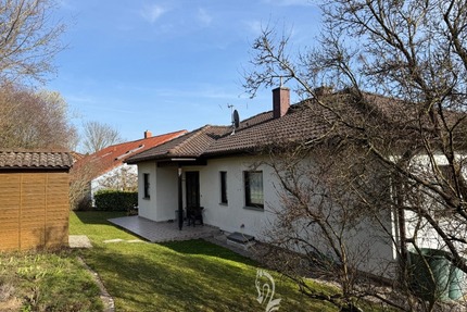 Wohnen mit Weitblick – schöner Bungalow mit Untergeschoss in ruhiger Feldrandlage - Arnstein