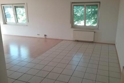 Tolle 2,5 ZKB und Tolle Penthouse Whg 2 ZKB mit Balkon - Saarlouis