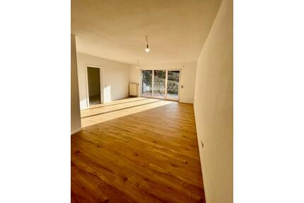 Renovierte 3-Zimmer Wohnung mit neuer EBK, Terrasse und Garten - Elz