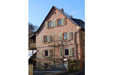 Schöner Wohnen im Zweifamilienhaus mit Mieteinnahme - Aschaffenburg Gailbach