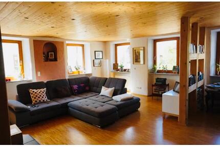 5,5 Zi EG Wohnung mit Einbauküche, Garagen, Kachelofen - Leibertingen