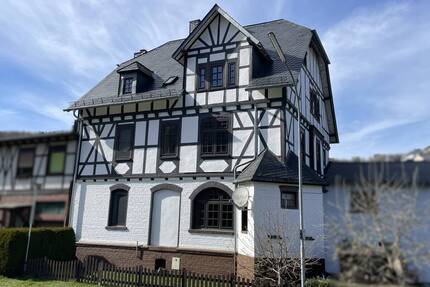 Erdbach: Charmantes Wohnhaus mit 3 Einheiten - Breitscheid