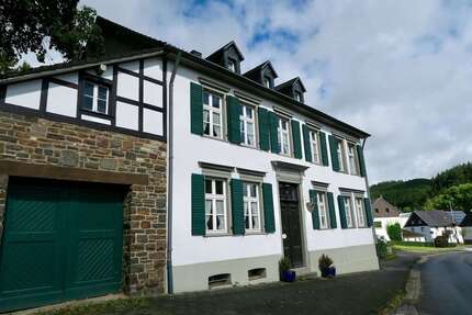 Haus zum Kaufen in Hellenthal 490.000,00 € 480 m²