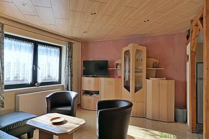 (EF0749_M) Jena: Lehesten, möblierte geräumige 3-Zi-Wohnung mit WLAN, PKW-Stellplatz, Gartennutzung, Wäschewechsel inkl.