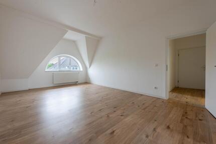 Charmante Dachgeschosswohnung mit Balkon und Tageslichtbad - Essen Frillendorf