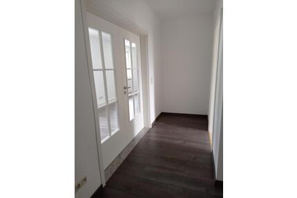 3-Raum-Wohnung zu vermieten - 900,00&nbsp;EUR Kaltmiete, ca.&nbsp; 80,00&nbsp;m&sup2; in Ilmenau (PLZ: 98693)