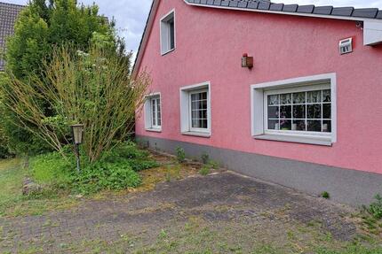 Idyllisches Einfamilienhaus mit großem Garten & Doppelgarage in - Berlin Pankow