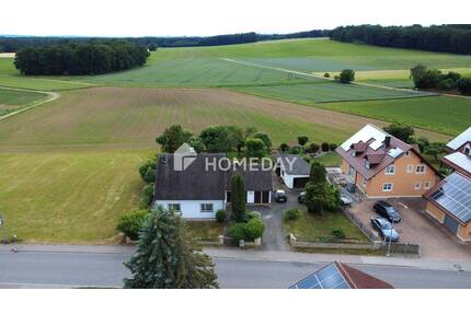 Wohnen im Grünen: Einfamilienhaus mit Terrasse, Garage und viel Freiraum - Unterschambach