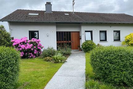 Einfamilienhaus Bungalow auf großem Grundstück - Peterswald-Löffelscheid