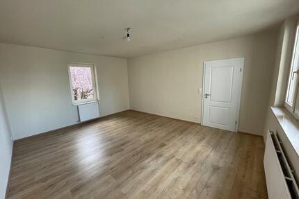 Modern renovierte 3-Zimmerwohnung im Zentrum mit Balkon und eigenem Parkplatz - Warburg