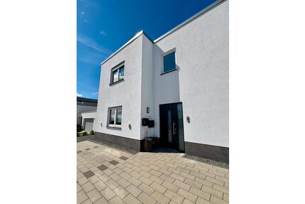 Hochwertige Wohnung | 4 ZKB | ab sofort verfügbar - Gusenburg