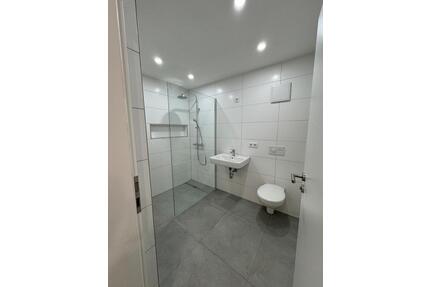 Modernes Einfamilienhaus mit eigenem Garten und viel Stauraum - Ingolstadt Nordost