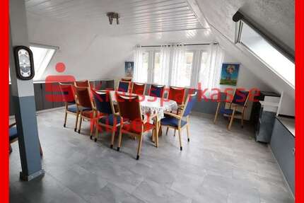 Haus zum Kaufen in Altenkirchen 399.000,00 € 563.73 m²
