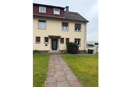 Haus zur Miete - 1.600,00&nbsp;EUR Kaltmiete, ca.&nbsp; 260,00&nbsp;m&sup2; in Bad Salzuflen (PLZ: 32105)