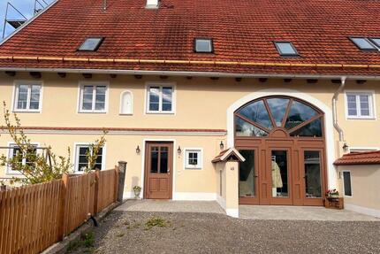 Wohnen im Bauernhaus - 1.300,00&nbsp;EUR Kaltmiete, ca.&nbsp; 202,00&nbsp;m&sup2; in Pleß (PLZ: 87773)