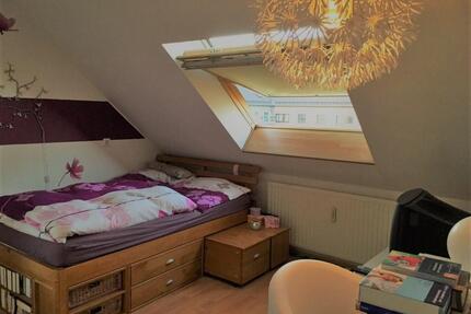 ### ab sofort, schöne DG Whg., mit Küche, 2 Zimmer - Duisburg Mittelmeiderich