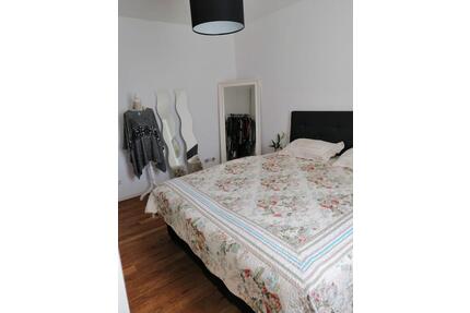 Möbilierte zwei Zimmer Wohnung mit großer Terasse für 6 Monate - Frankfurt am Main Ost