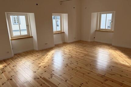 Kernsanierte 3-Zi-Altbauwohnung, ca. 100 m², direkt am Domplatz - Wetzlar