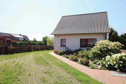 Einfamilienhaus plus Einliegerwohnung im Nebengelaß - 10 Gehminuten zum Stettiner Haff - Mönkebude