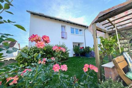 Ziehen Sie mit Ihren Eltern ein - modernisierter Massivbau mit 3 Einheiten - toller Garten - Welzheim