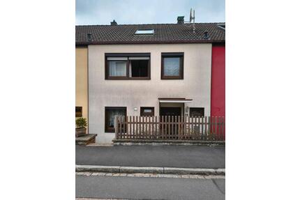 Reihenhaus, mit ausgeb. DG (Sauna), 2 Garagen in ruhiger Lage - Reichenschwand