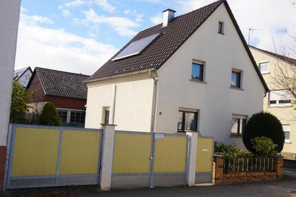 Einfamilienhaus mit Nebengebäuden, abgeschlossenem Hof und Garten - Rauenberg
