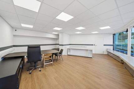 Helle Gewerbefläche mit Schaufenstern - Büro, Praxis oder Café in Top-Lage - Lörrach / Stetten