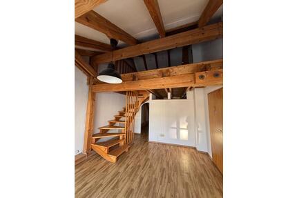 Helle, ruhige Dachgeschosswohnung mit Galerie im Herzen von Strau - Straubing