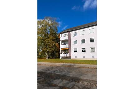 2 Zimmerwohnung + Balkon in Neusäß - sanieren und profitieren!